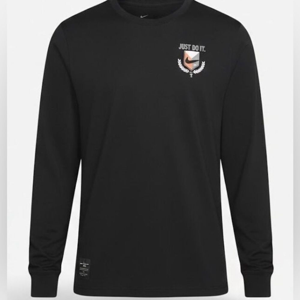 #516. Nike NWT Sportswear DNA Long-Sleeve T-Shirt Black